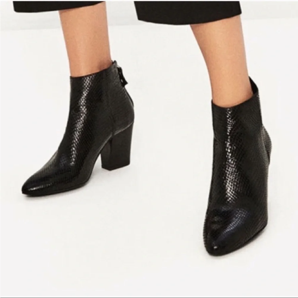 Zara‎ Snakeskin Embossed Leather Pointed Toe Booties in Black Size 6.5 or 37